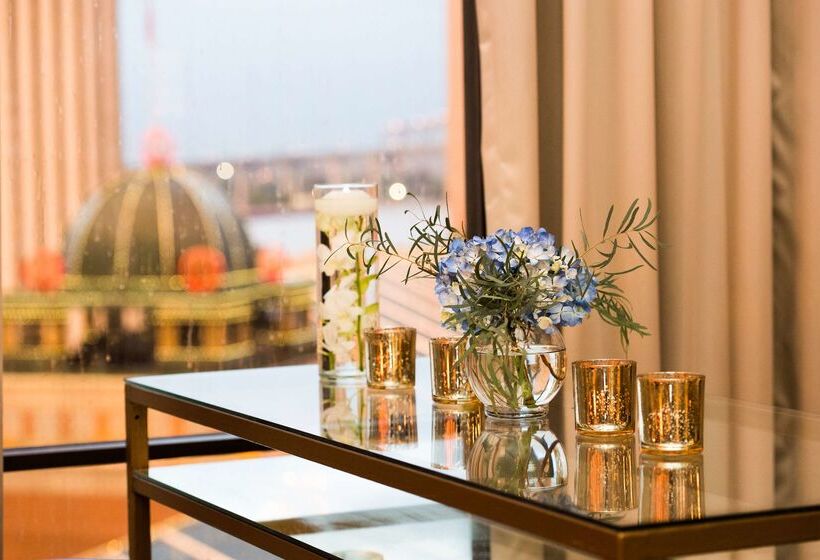 هتل Doubletree By Hilton New Orleans