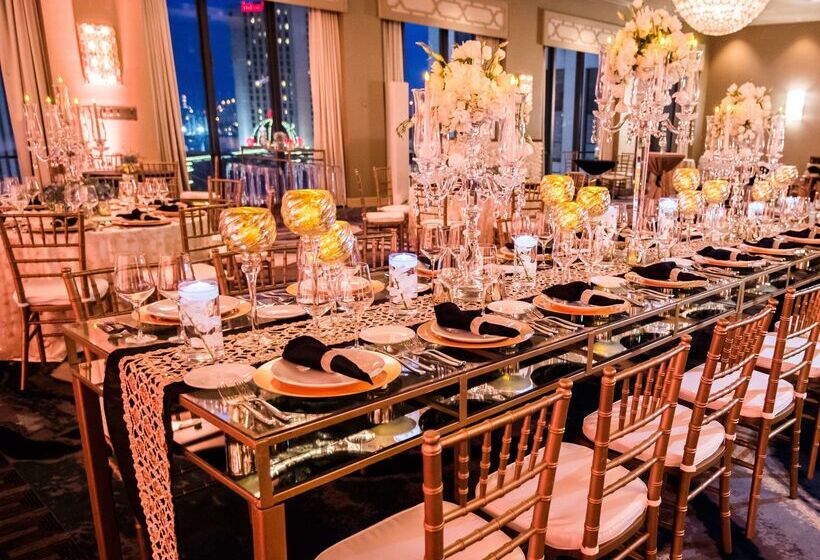 هتل Doubletree By Hilton New Orleans