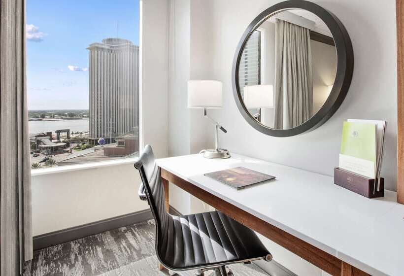 هتل Doubletree By Hilton New Orleans