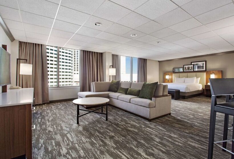 هتل Doubletree By Hilton New Orleans
