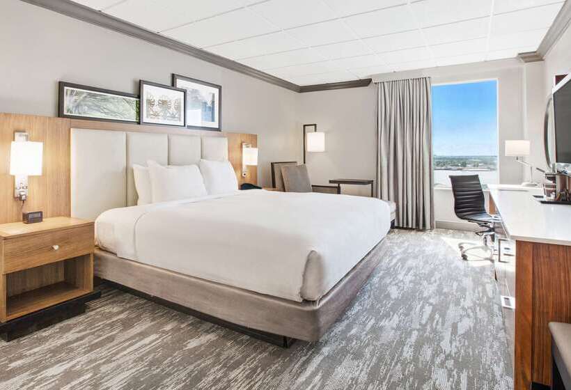 هتل Doubletree By Hilton New Orleans