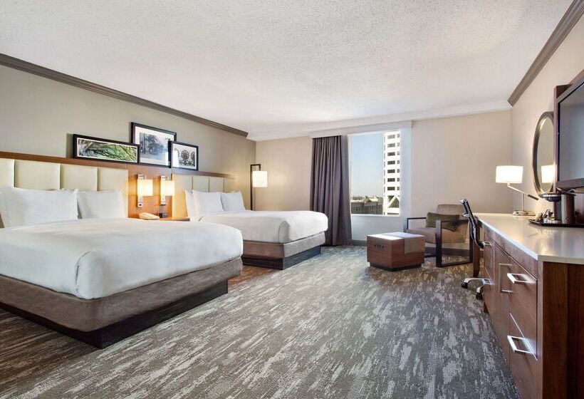 هتل Doubletree By Hilton New Orleans