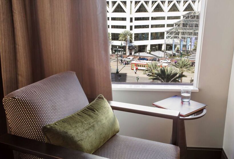 هتل Doubletree By Hilton New Orleans