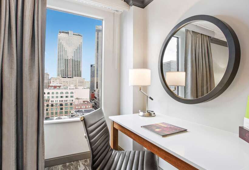 هتل Doubletree By Hilton New Orleans