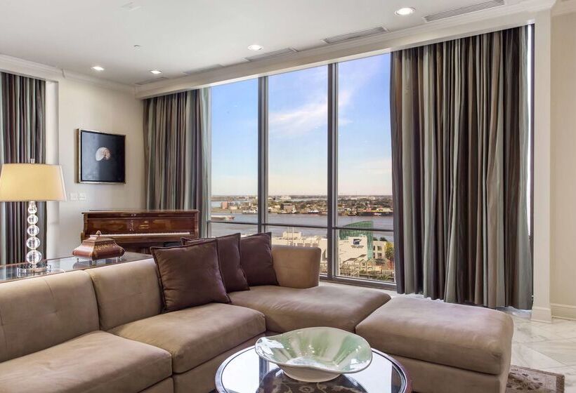 هتل Doubletree By Hilton New Orleans