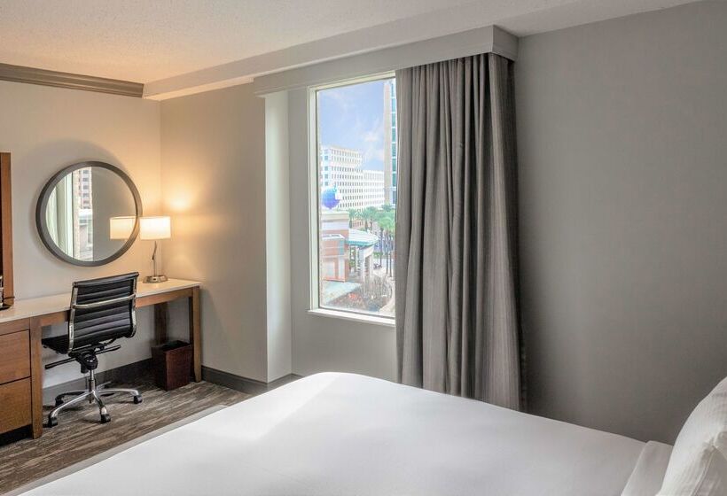 هتل Doubletree By Hilton New Orleans