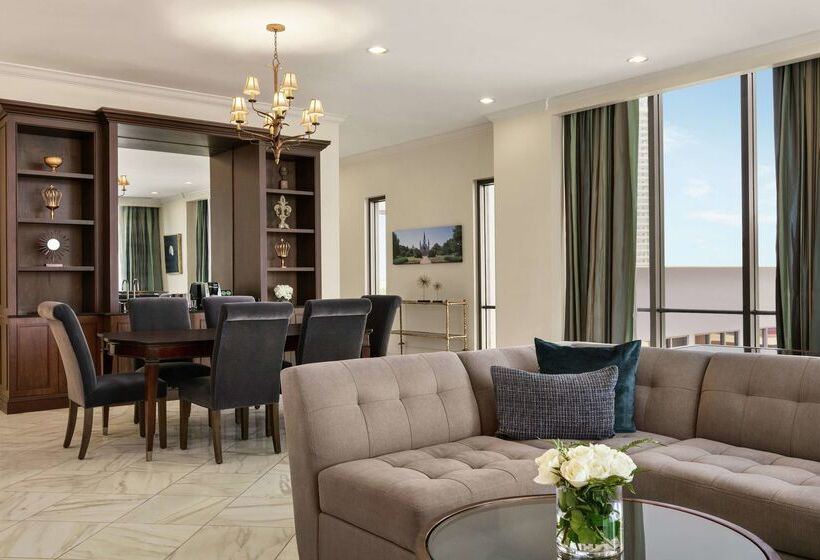 هتل Doubletree By Hilton New Orleans