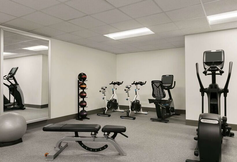 هتل Doubletree By Hilton New Orleans