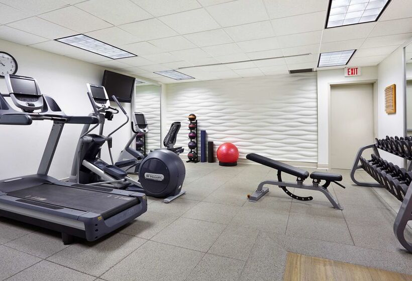 هتل Doubletree By Hilton New Orleans