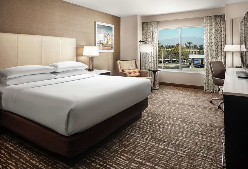 ホテル Doubletree By Hilton Ontario Airport