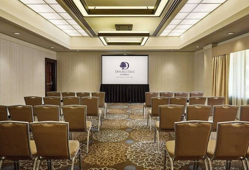 ホテル Doubletree By Hilton Ontario Airport