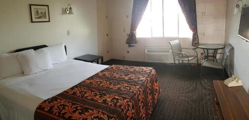 فندق Downey Inn Luxury Suites