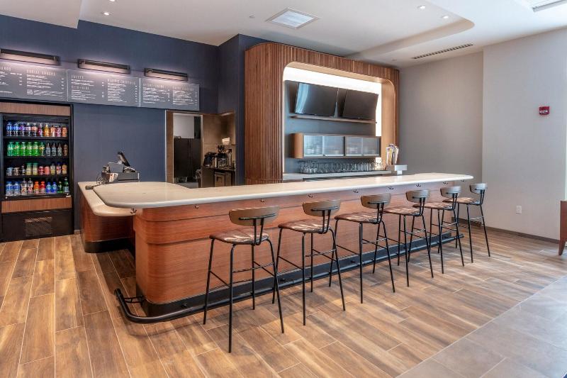 酒店 East Avenue Inn Downtown