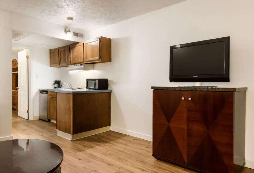 ホテル Econo Lodge Inn & Suites Lake Harmony   Pocono Mountains Area