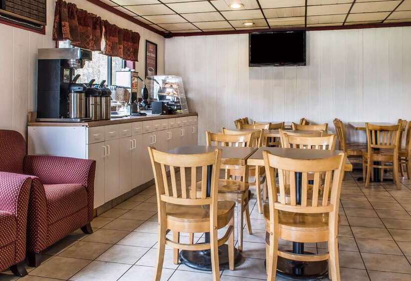 ホテル Econo Lodge Inn & Suites Lake Harmony   Pocono Mountains Area