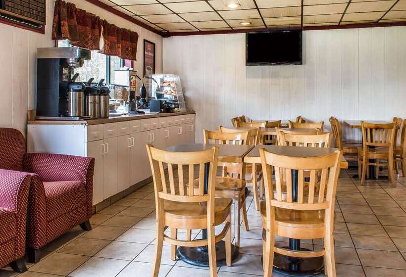 ホテル Econo Lodge Inn & Suites Lake Harmony   Pocono Mountains Area