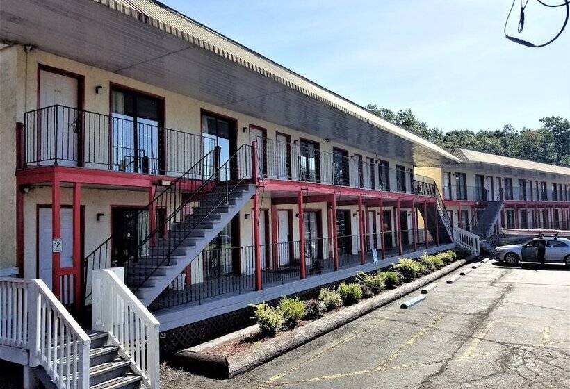 ホテル Econo Lodge Inn & Suites Lake Harmony   Pocono Mountains Area