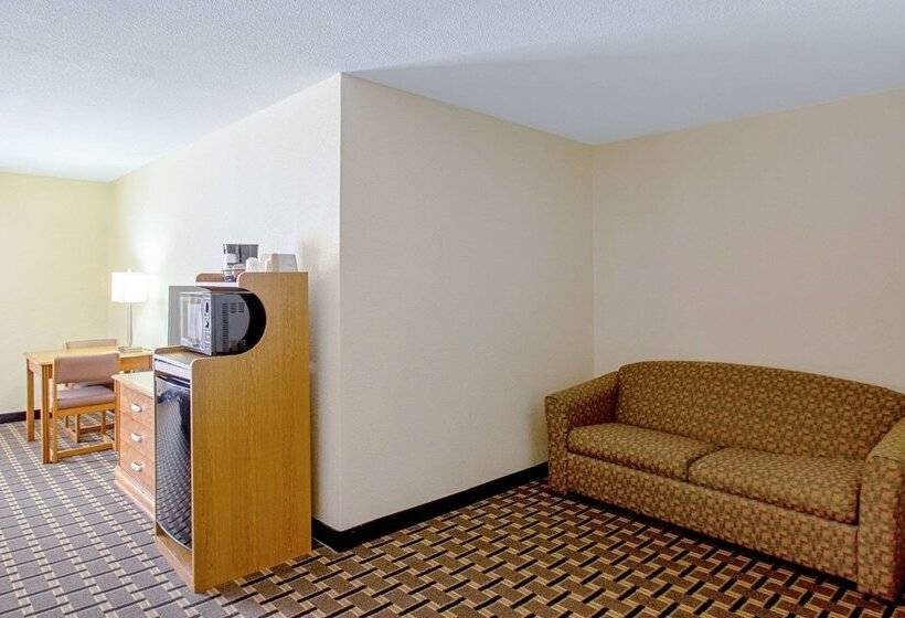 호텔 Econo Lodge Inn & Suites