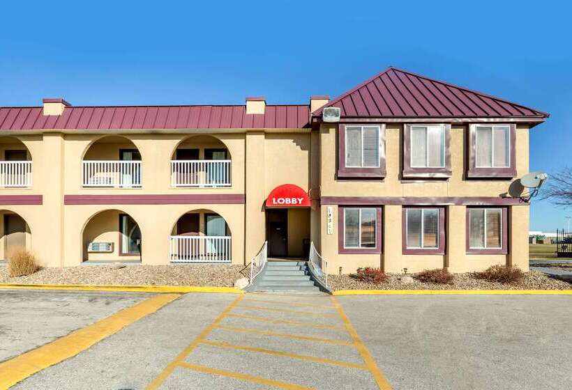 בית מלון כפרי Econo Lodge Urbandale  Northwest Des Moines