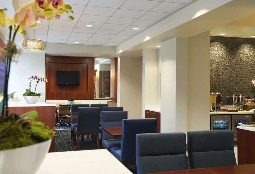 هتل Hilton Chicago/magnificent Mile Suites