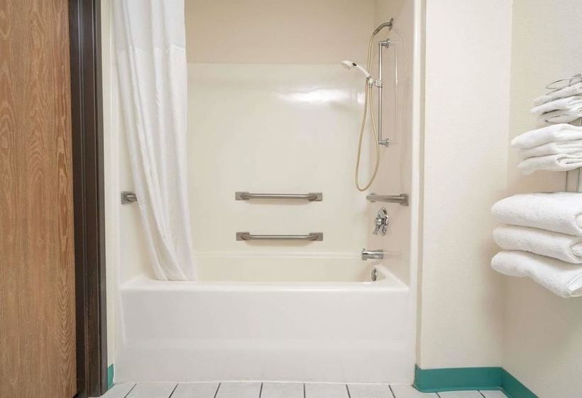 ホテル Howard Johnson By Wyndham West Fargo