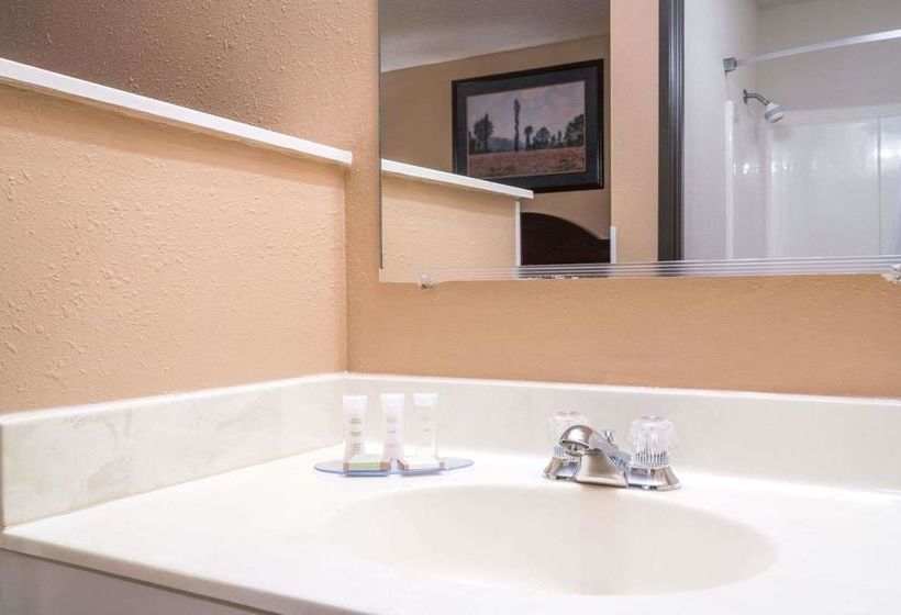 ホテル Howard Johnson By Wyndham West Fargo