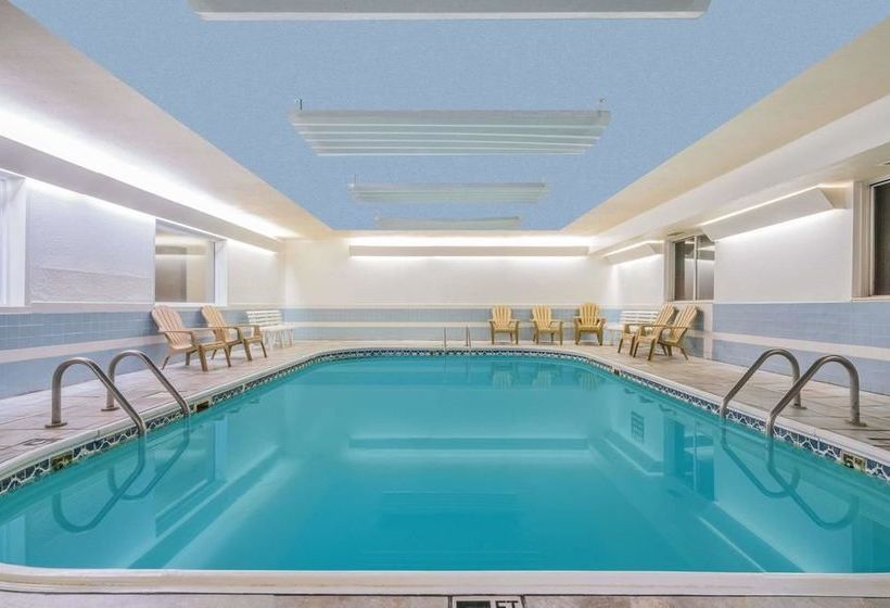 ホテル Howard Johnson By Wyndham West Fargo