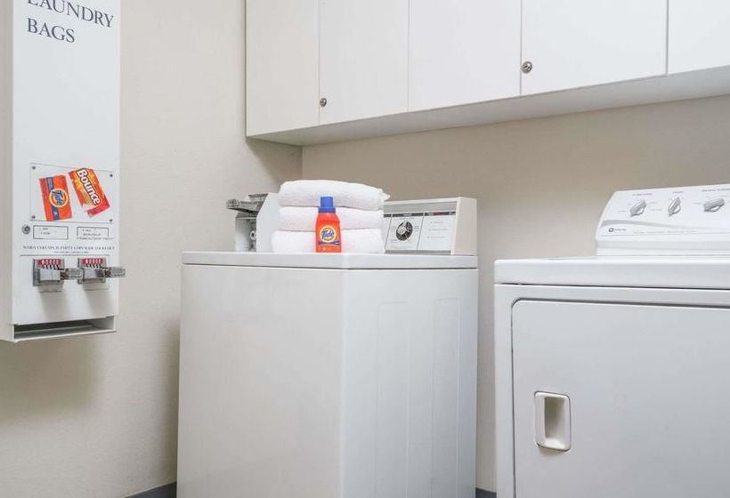 ホテル Howard Johnson By Wyndham West Fargo