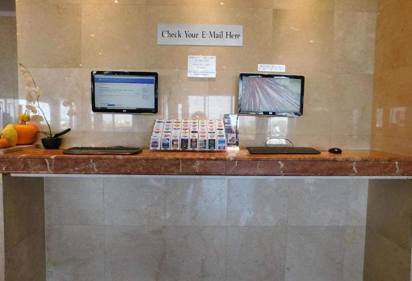 فندق Ramada By Wyndham North Bergen