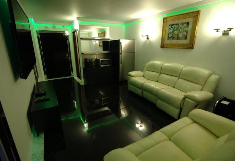 فندق Ramada By Wyndham North Bergen