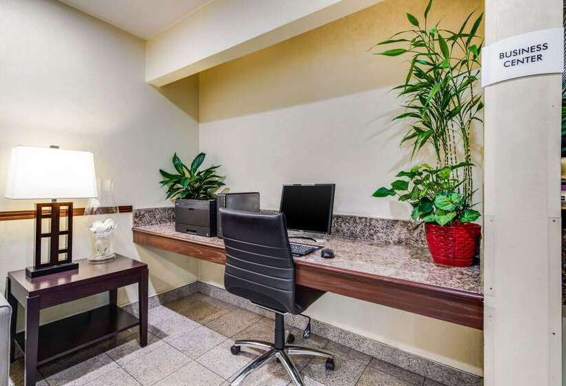 فندق Quality Inn & Suites Lacey Olympia