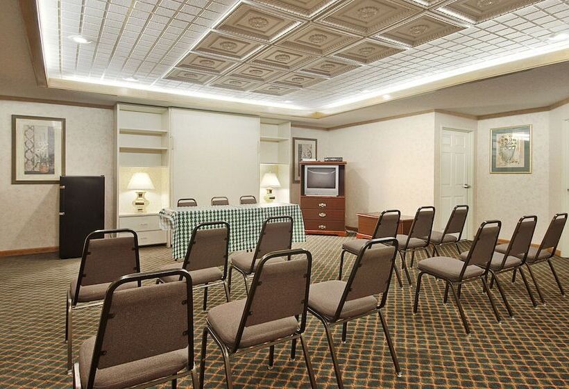 酒店 Quality Inn & Suites Near Robins Air Force Base