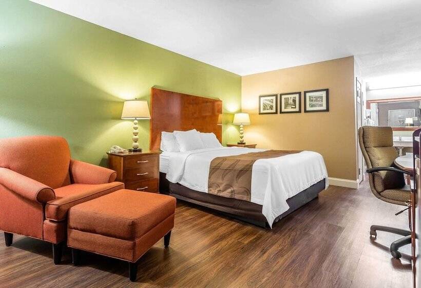 هتل Quality Inn & Suites Near Robins Air Force Base