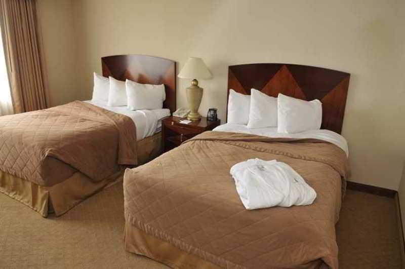 فندق Ramada By Wyndham Southfield