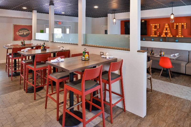 فندق Red Roof Inn Plus & Suites Tampa