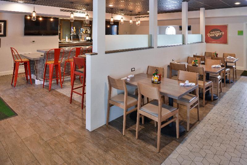 فندق Red Roof Inn Plus & Suites Tampa