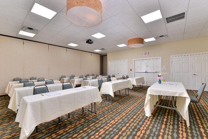 فندق Red Roof Inn Plus & Suites Tampa