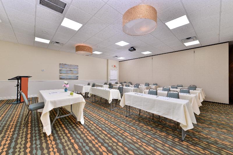 فندق Red Roof Inn Plus & Suites Tampa