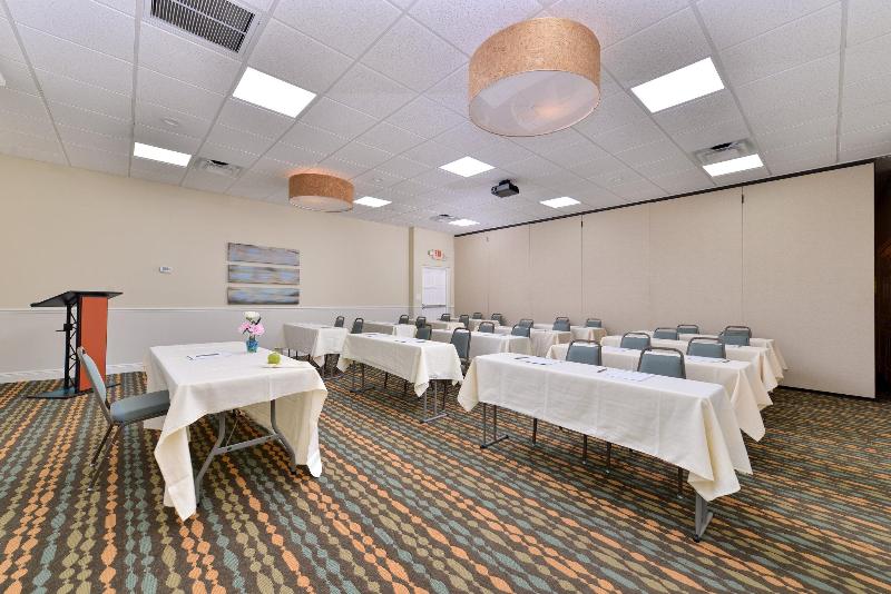 فندق Red Roof Inn Plus & Suites Tampa
