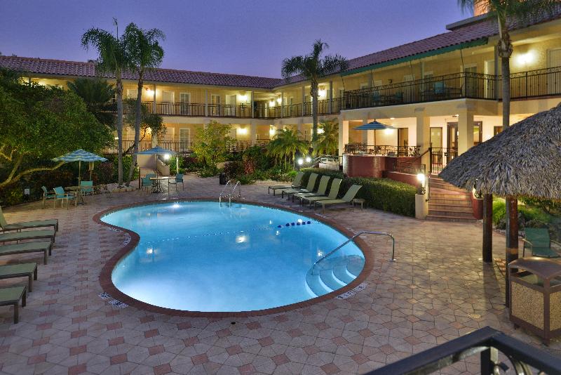בית מלון כפרי Red Roof Inn Plus & Suites Tampa