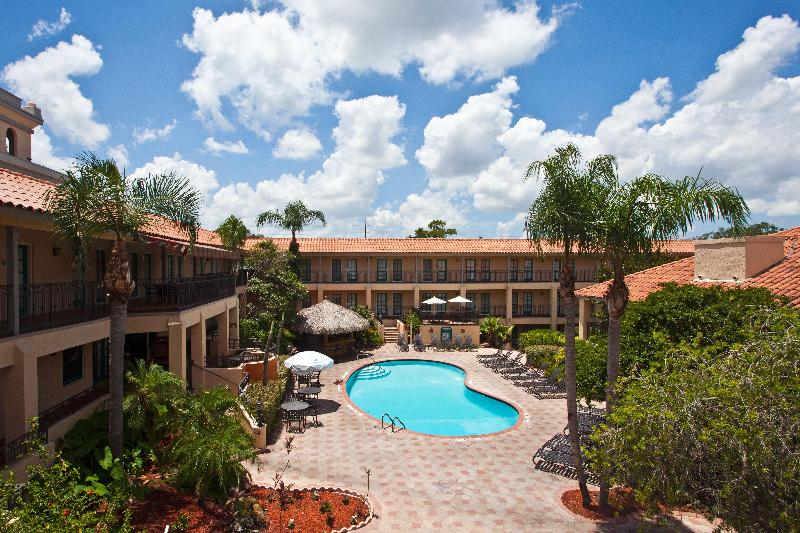 فندق Red Roof Inn Plus & Suites Tampa