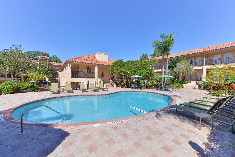 فندق Red Roof Inn Plus & Suites Tampa