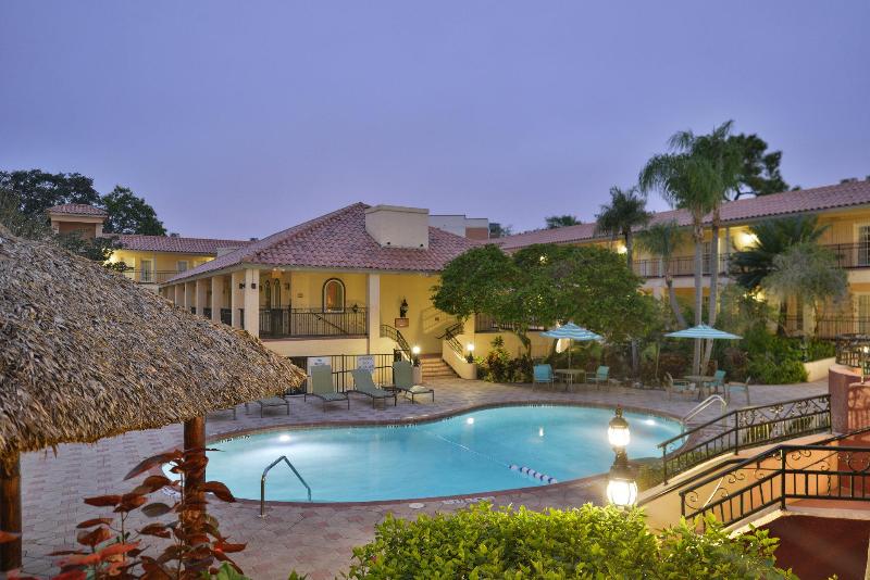 فندق Red Roof Inn Plus & Suites Tampa