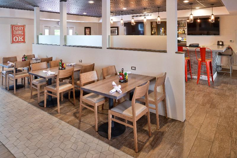 בית מלון כפרי Red Roof Inn Plus & Suites Tampa