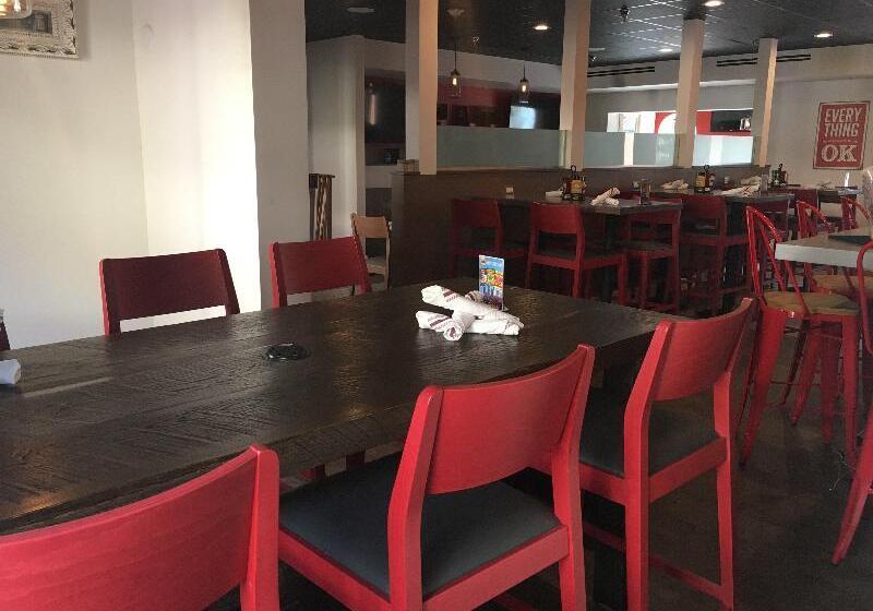 בית מלון כפרי Red Roof Inn Plus & Suites Tampa