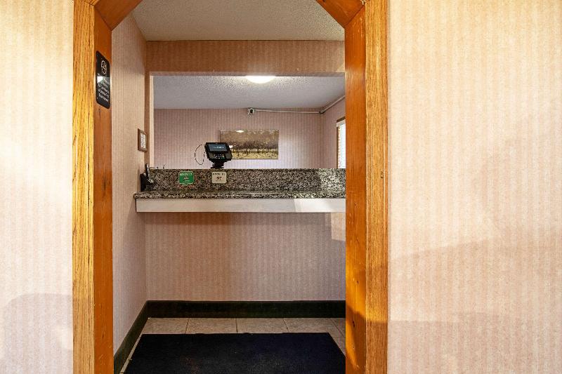 فندق Devils Lake Inn