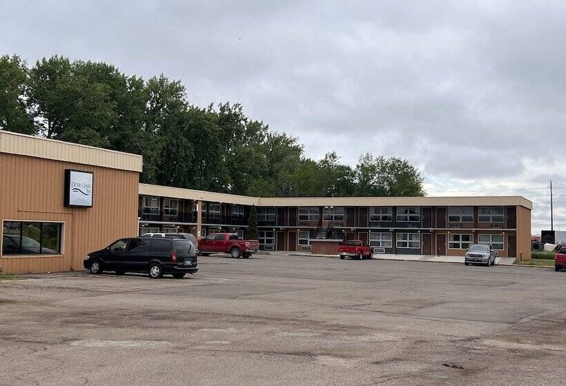 فندق Devils Lake Inn