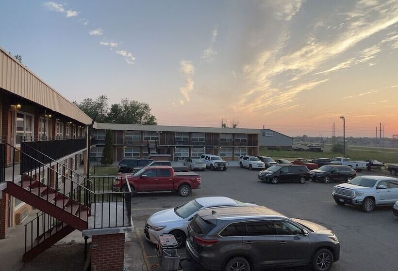 فندق Devils Lake Inn