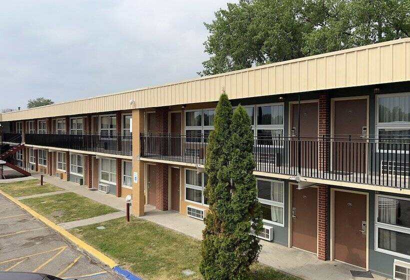 فندق Devils Lake Inn