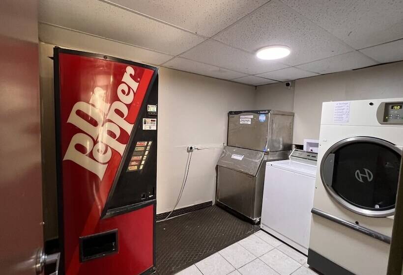 فندق Devils Lake Inn